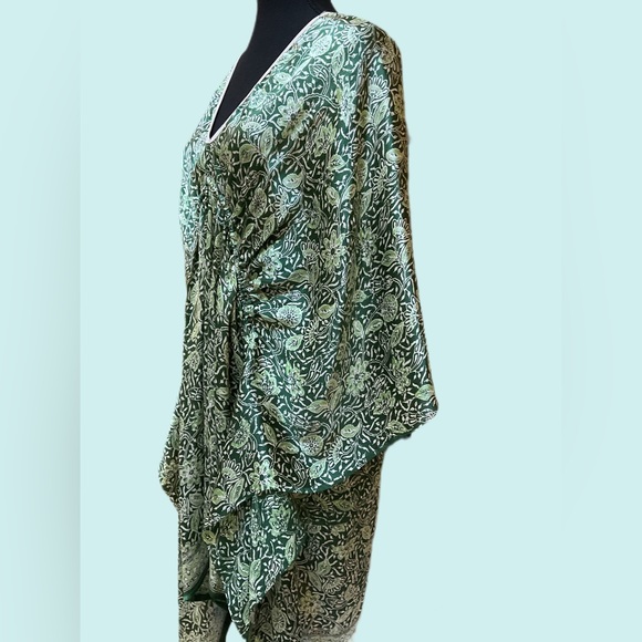 Maggie Coulombe beautiful dress - Picture 2 of 5